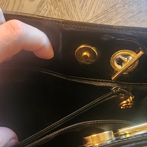 CHANEL Black and Gold Shoulder Bag - Picture 6 of 15